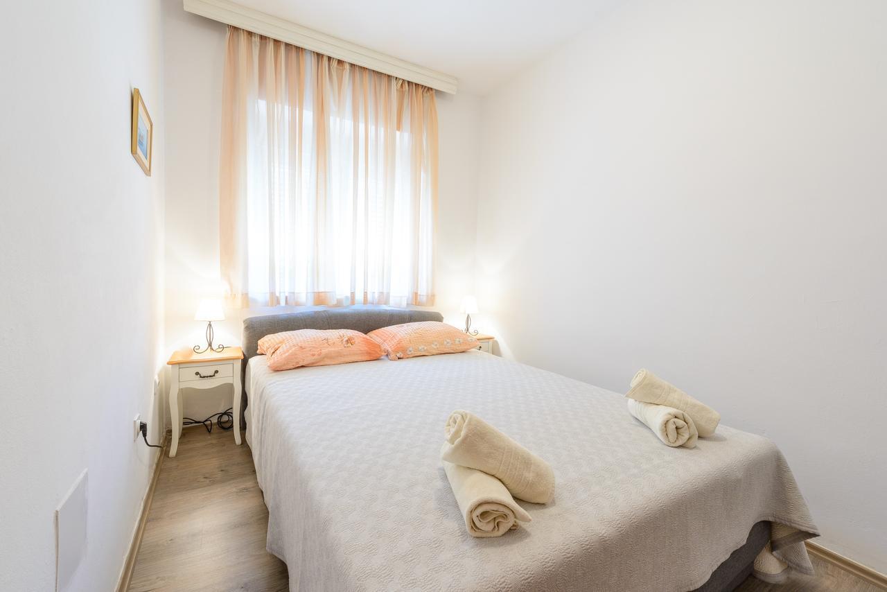 Apartments Ella ดูบรอฟนิก ภายนอก รูปภาพ